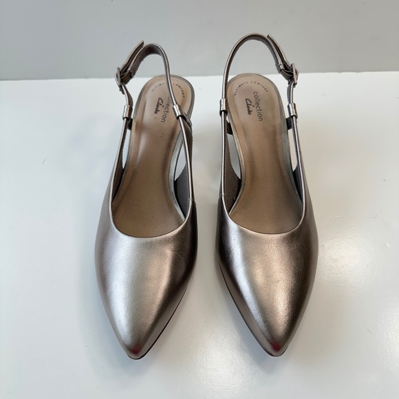 Clarks Linvale Loop Pewter Kitten Heels Pointed Toe Metallic Shoes Women Size 9 - Picture 2 of 10